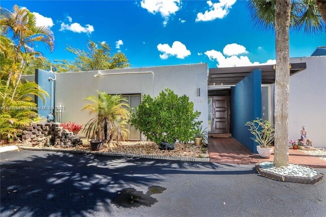 16509 Fox Den Ct in Miami Lakes, FL - Building Photo - Building Photo