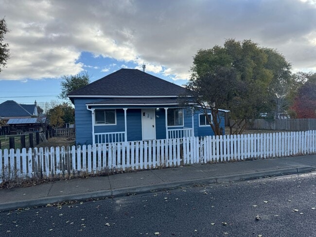 308 N Pacific St in Ellensburg, WA - Building Photo - Building Photo