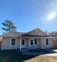 620 Scott St in Hinesville, GA - Building Photo