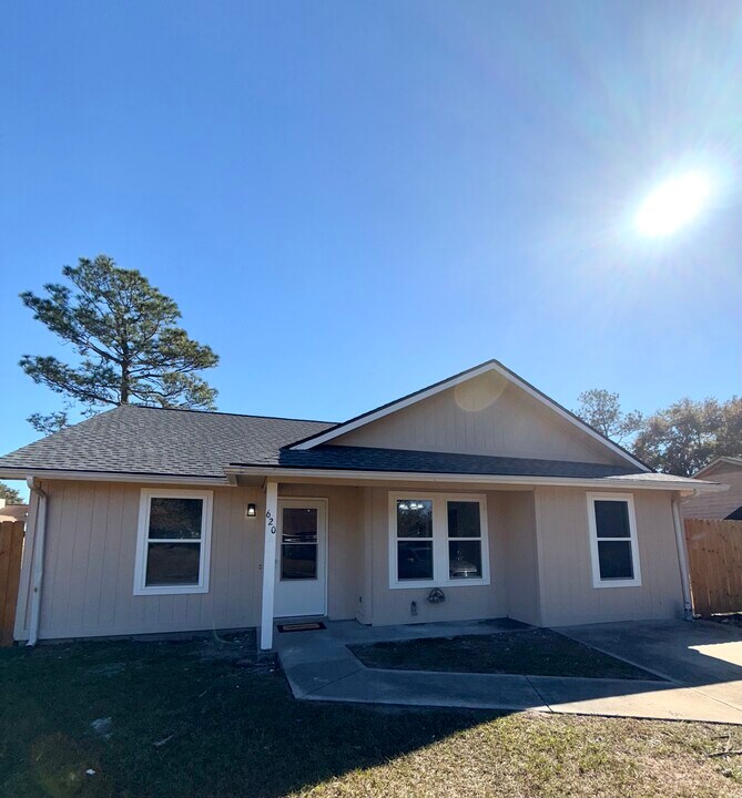 620 Scott St in Hinesville, GA - Building Photo