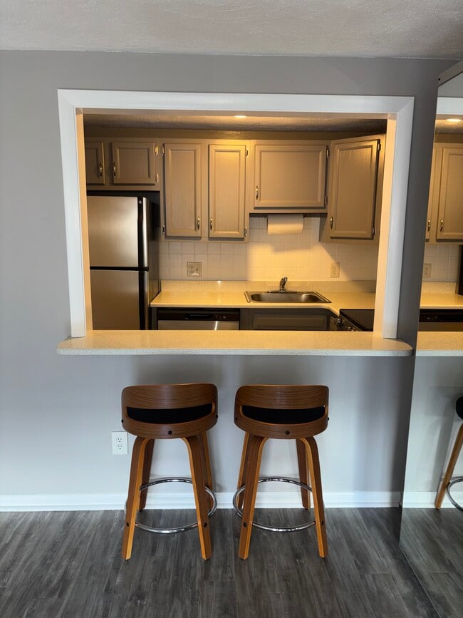 608 Boston Post Rd E, Unit 5 in Marlborough, MA - Building Photo - Building Photo