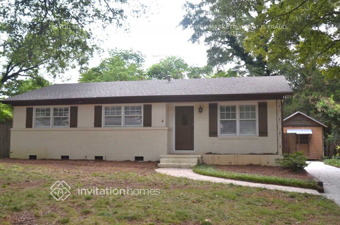 1142 Eastview Dr in Charlotte, NC - Building Photo