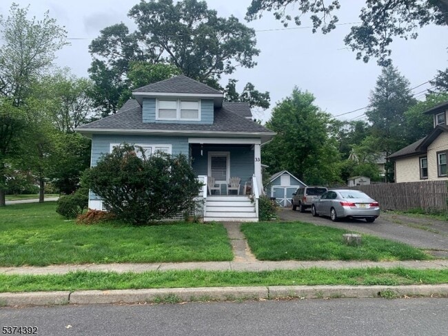 property at 33 Lincoln Pl