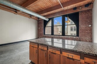 1114 Lucas Ave, Unit 609 in St. Louis, MO - Foto de edificio - Building Photo