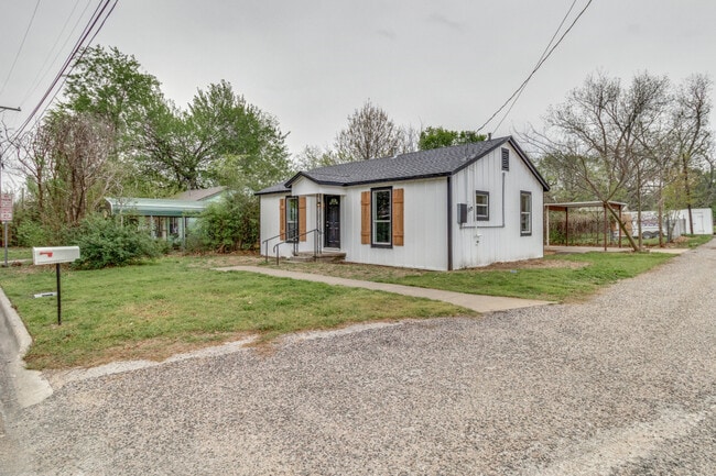 208 North Ave in Whitesboro, TX - Building Photo - Building Photo