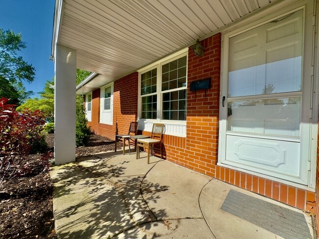5247 Silvertown Dr in Sylvania, OH - Building Photo - Building Photo