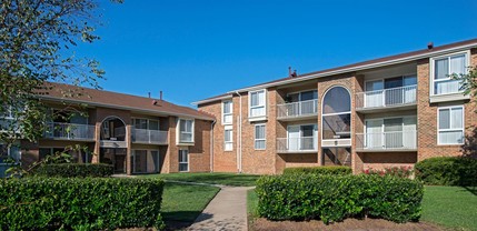 University Apartments in Norfolk, VA - Foto de edificio - Building Photo