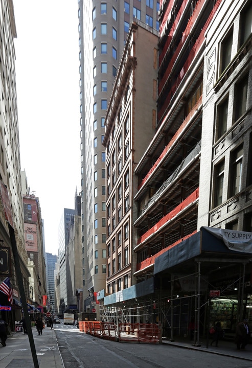 65 Nassau St in New York, NY - Building Photo