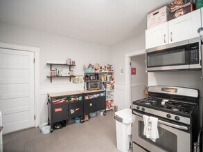 81 Bristol Rd, Unit 2 in Medford, MA - Building Photo - Building Photo