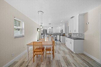 595 Park Ave in Satellite Beach, FL - Foto de edificio - Building Photo