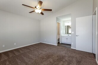 21635 N 29th Dr in Phoenix, AZ - Foto de edificio - Building Photo