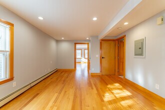 47 Stuart Ave in New London, CT - Building Photo - Building Photo