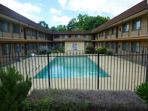 Campus Place Apartments in Chico, CA - Building Photo - Building Photo