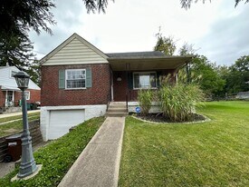 5156 Valley Ridge Rd in Cincinnati, OH - Building Photo