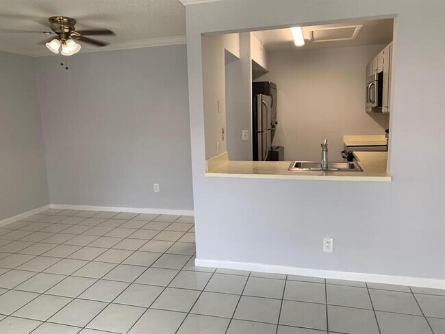 14863 SW 104th St in Miami, FL - Building Photo - Building Photo