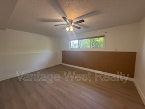 907-907 Sutherland Ave in Kelowna, BC - Building Photo - Building Photo