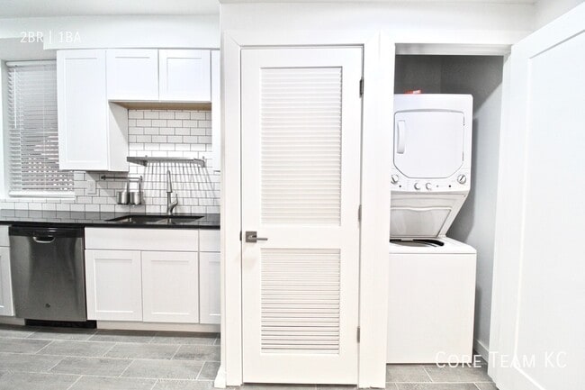 7 E 38th St in Kansas City, MO - Building Photo - Building Photo