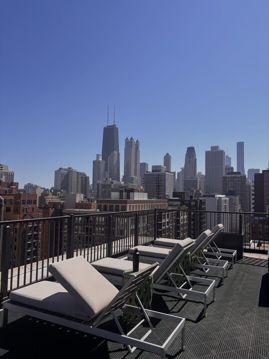 1300 N Dearborn St, Unit 4B in Chicago, IL - Foto de edificio