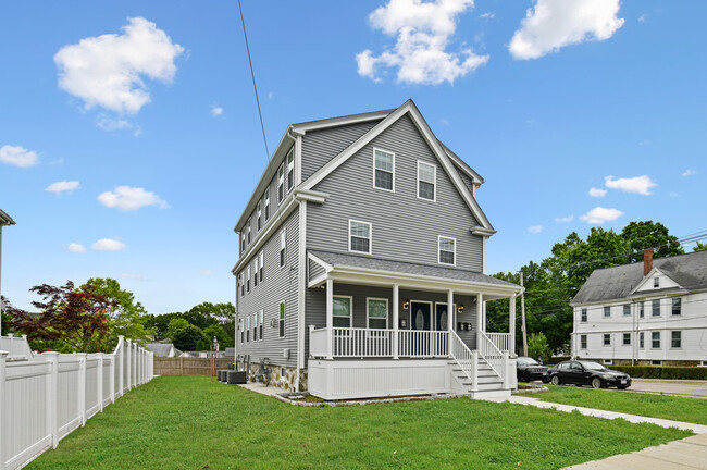 63 Adams St in Norwood, MA - Foto de edificio - Building Photo