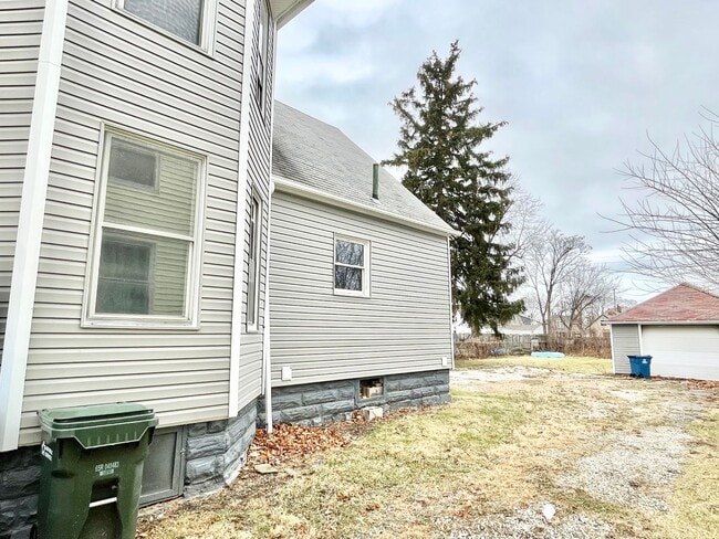 1230 W 5th St in Lorain, OH - Building Photo - Building Photo