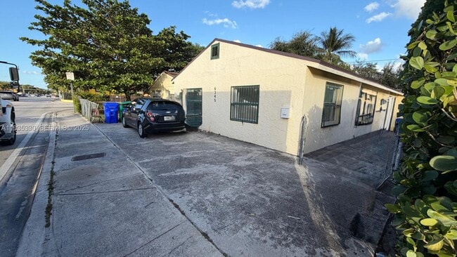 6345 N Miami Ave in Miami, FL - Building Photo - Building Photo