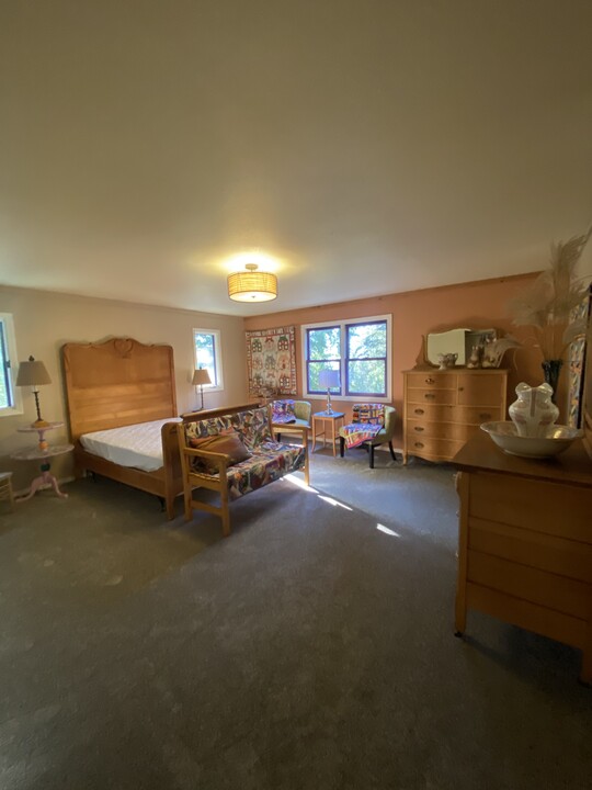 10548 NW Skyline Blvd, Unit Skyline Retreat in Portland, OR - Building Photo