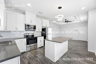 2908 S Links Dr, Unit 4 in Edinburg, TX - Building Photo - Building Photo