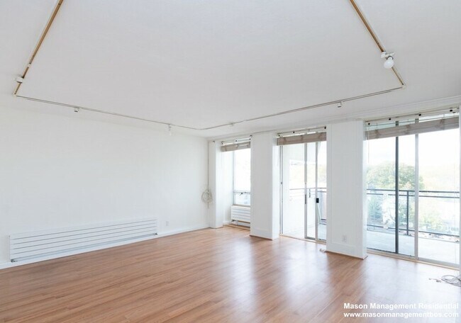 60 Babcock St, Unit 66 in Brookline, MA - Building Photo - Building Photo