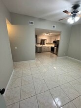 5204 Beach Dr, Unit A in Panama City, FL - Foto de edificio - Building Photo