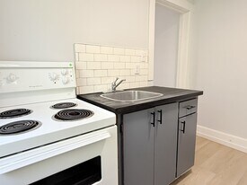 349 Campbell Ave in Windsor, ON - Building Photo