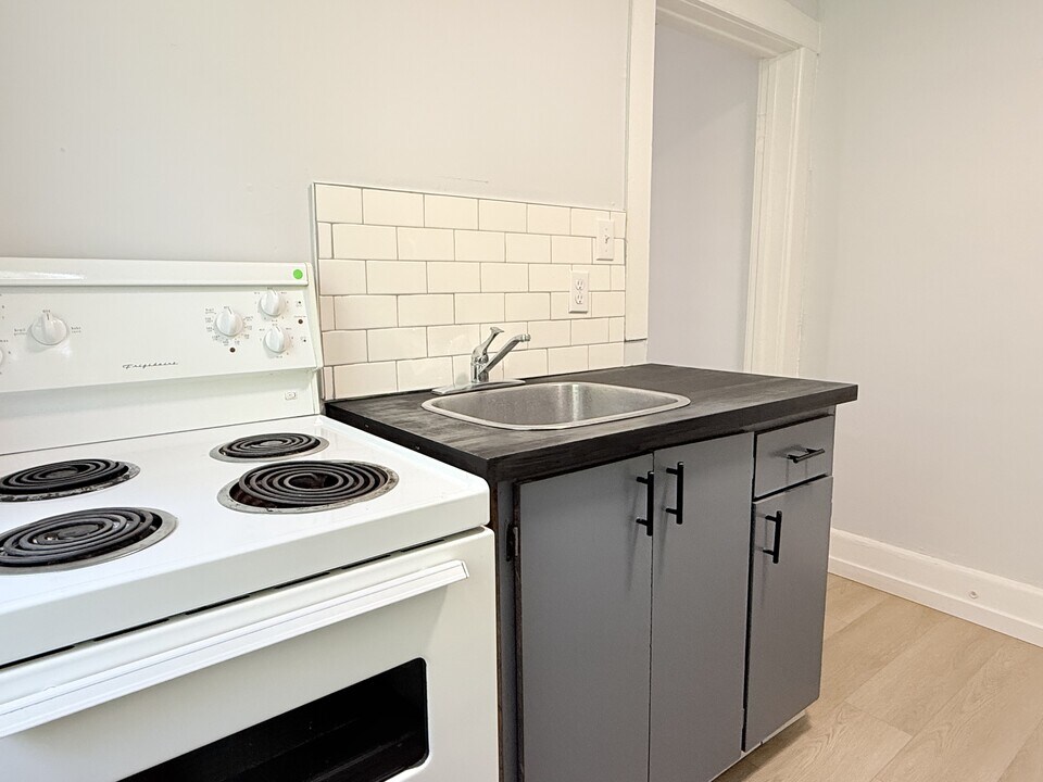 349 Campbell Ave in Windsor, ON - Building Photo