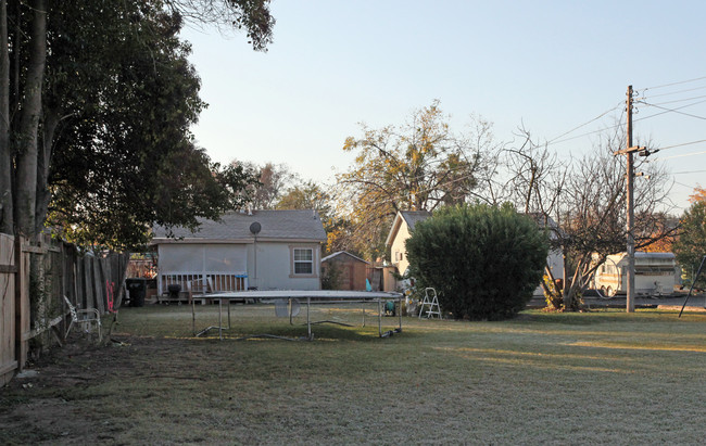 420-430 Haggin Ave in Sacramento, CA - Foto de edificio - Building Photo