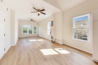 1131 W Taylor St in Chicago, IL - Building Photo - Building Photo