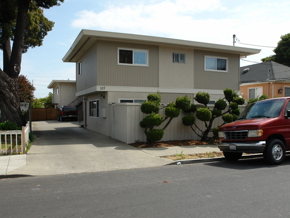 322 N Claremont St in San Mateo, CA - Foto de edificio