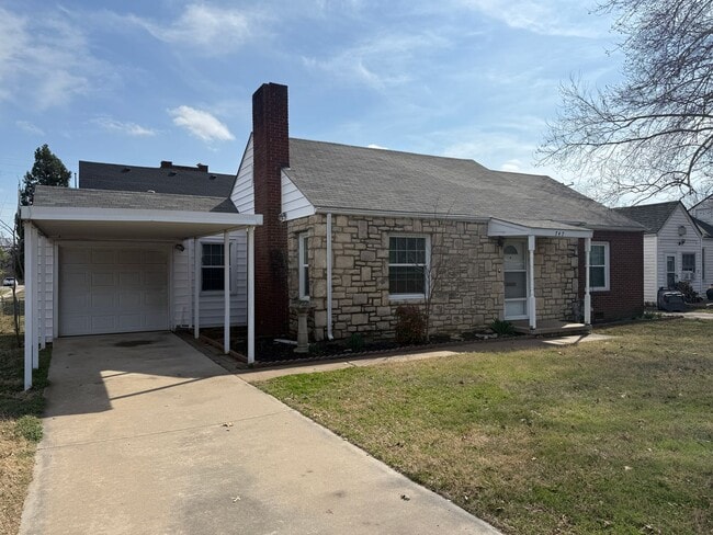 property at 747 N Knoxville Ave