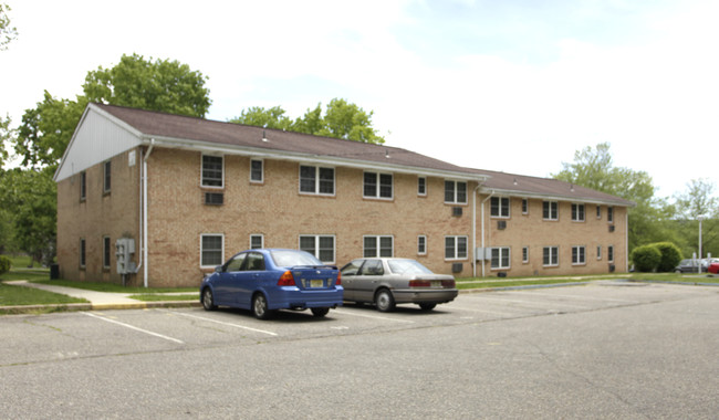 Robin Hill Apartments in Hampton, NJ - Building Photo - Building Photo