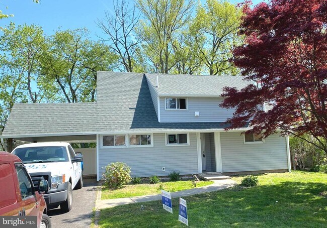 property at 73 Whitewood Dr