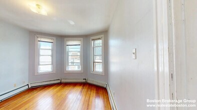 61 Crescent Ave, Unit Crescent Ave in Boston, MA - Building Photo - Building Photo