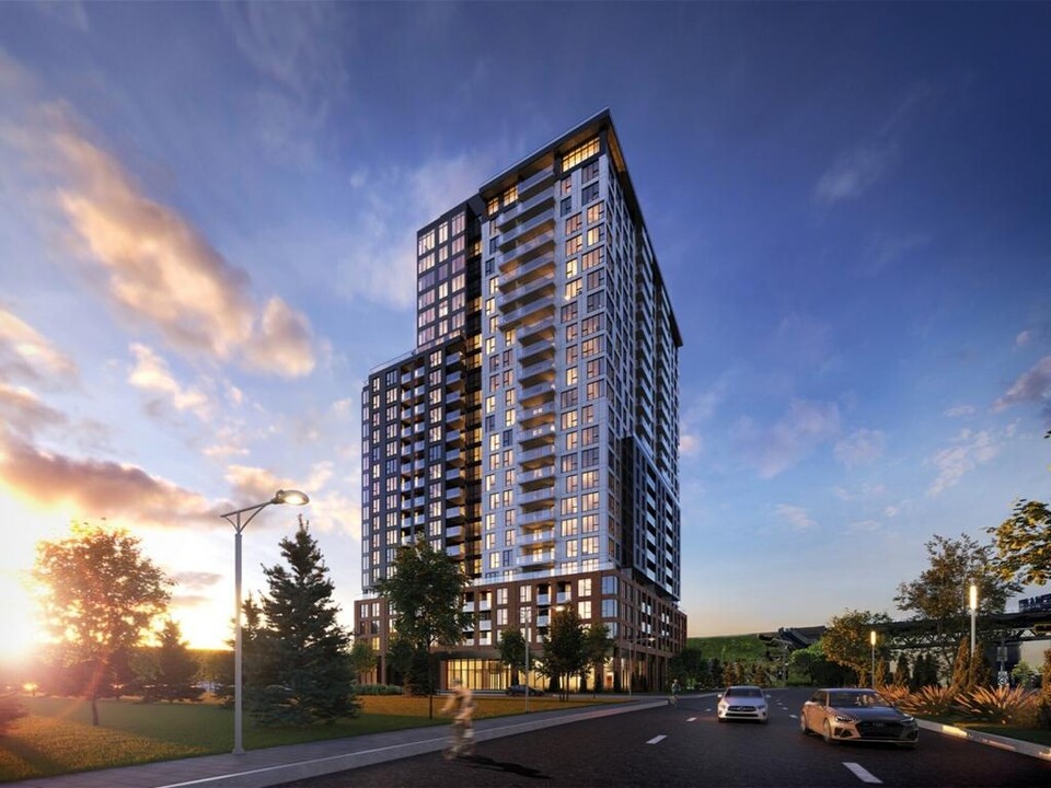 200 Saint-Charles Rue E in Longueuil, QC - Building Photo