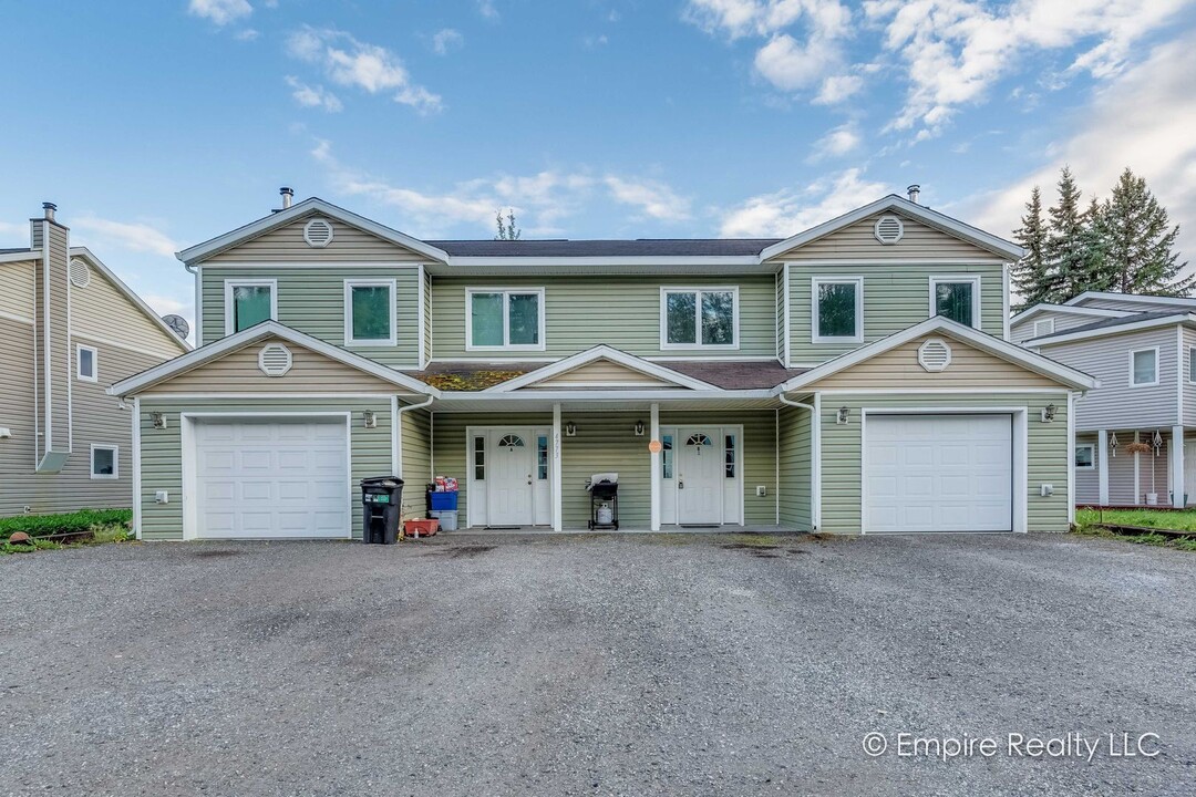 4773 Glasgow Dr in Fairbanks, AK - Building Photo