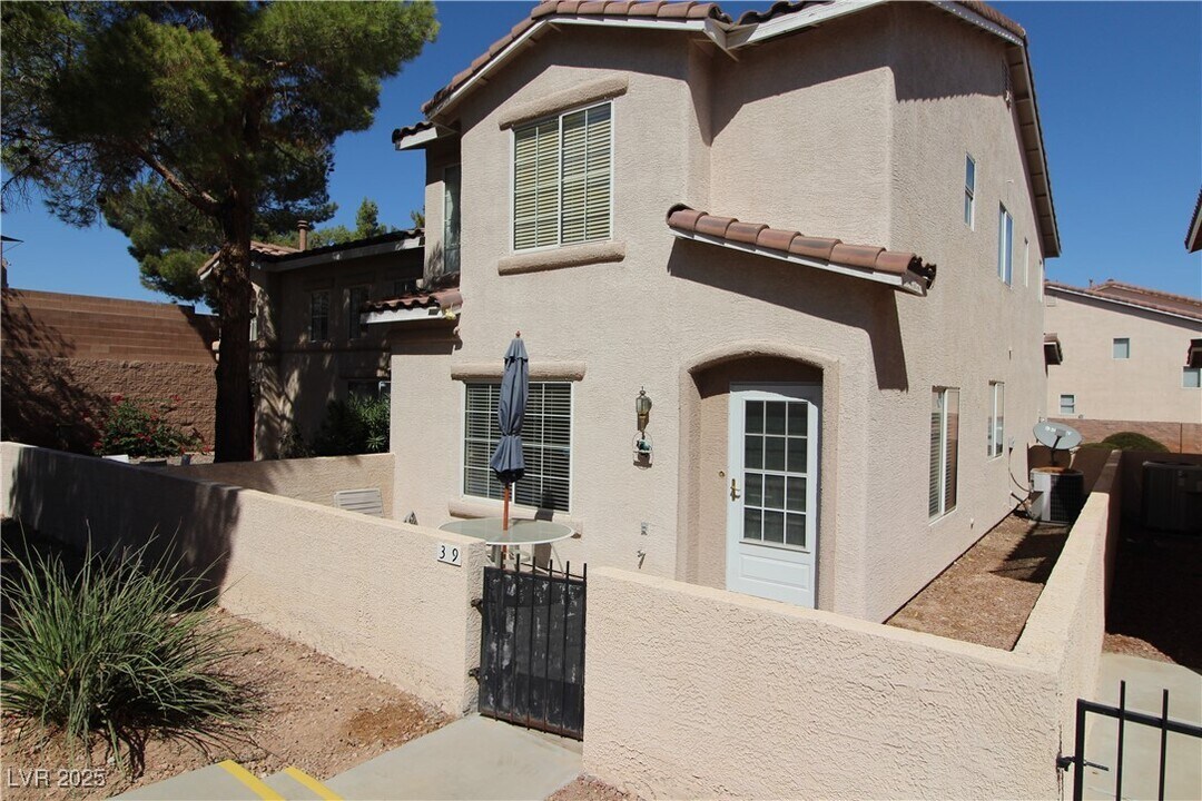 39 Belle Springs Ave in Las Vegas, NV - Building Photo