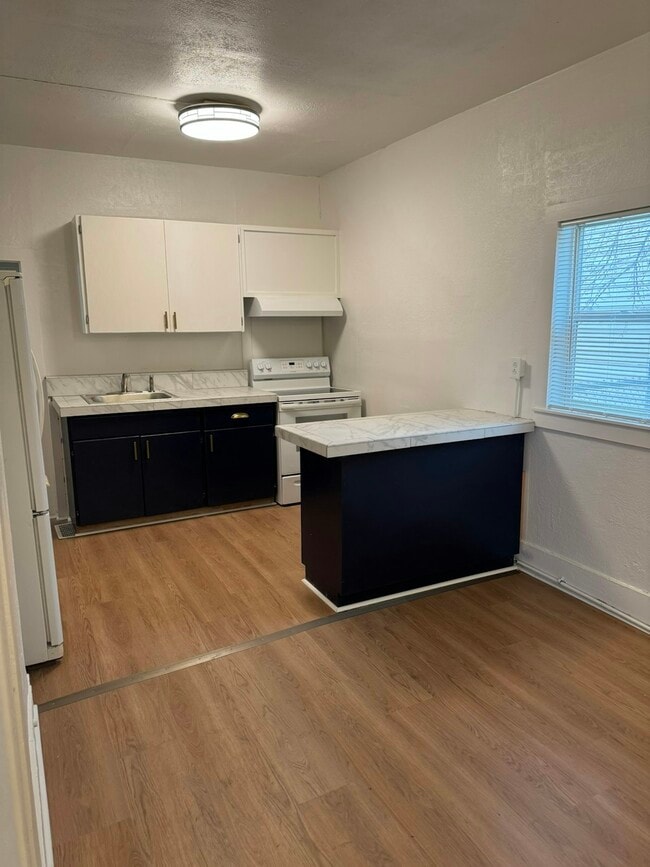 property at 2203 W Mallon Ave