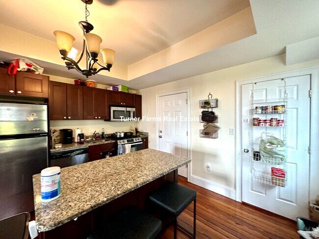 107 Fisher Ave, Unit 1F in Boston, MA - Foto de edificio - Building Photo