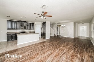 2704 Garden Falls Dr in Brandon, FL - Building Photo - Building Photo