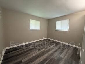 10877 Spring Garden Dr in St. Louis, MO - Building Photo - Building Photo