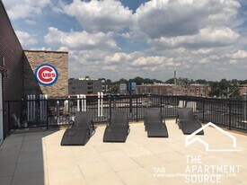 930 W Dakin St, Unit 3 in Chicago, IL - Building Photo