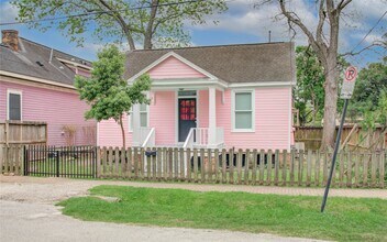2119 Kane St in Houston, TX - Building Photo - Building Photo