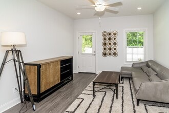 1099 Walker Point Wy in Brunswick, GA - Building Photo - Building Photo