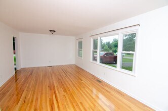 4812 Bethesda Rd in Thompson's Station, TN - Building Photo - Building Photo