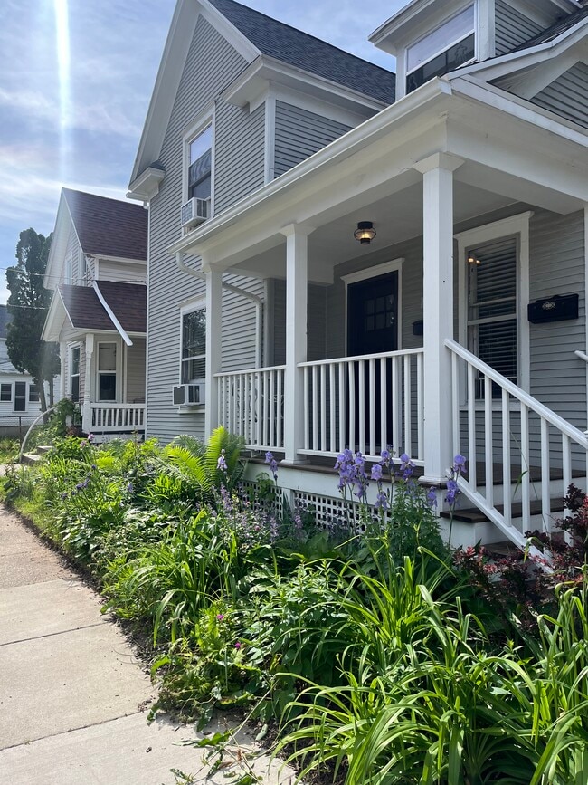 1100 Sigsbee St SE, Unit Apt 2, upstairs